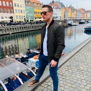 Meet your Posher, Derek